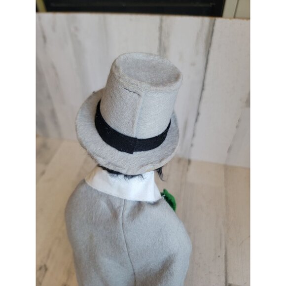 Large Annalee caroler Pilgrim man smile Xmas home decor - Picture 8 of 10